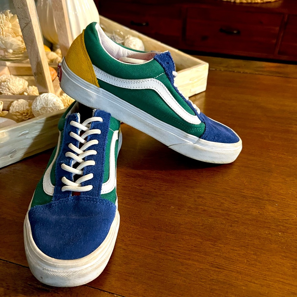 Van youth sneaker. Multi color. Super fun shoe!!! Fits women’s 7